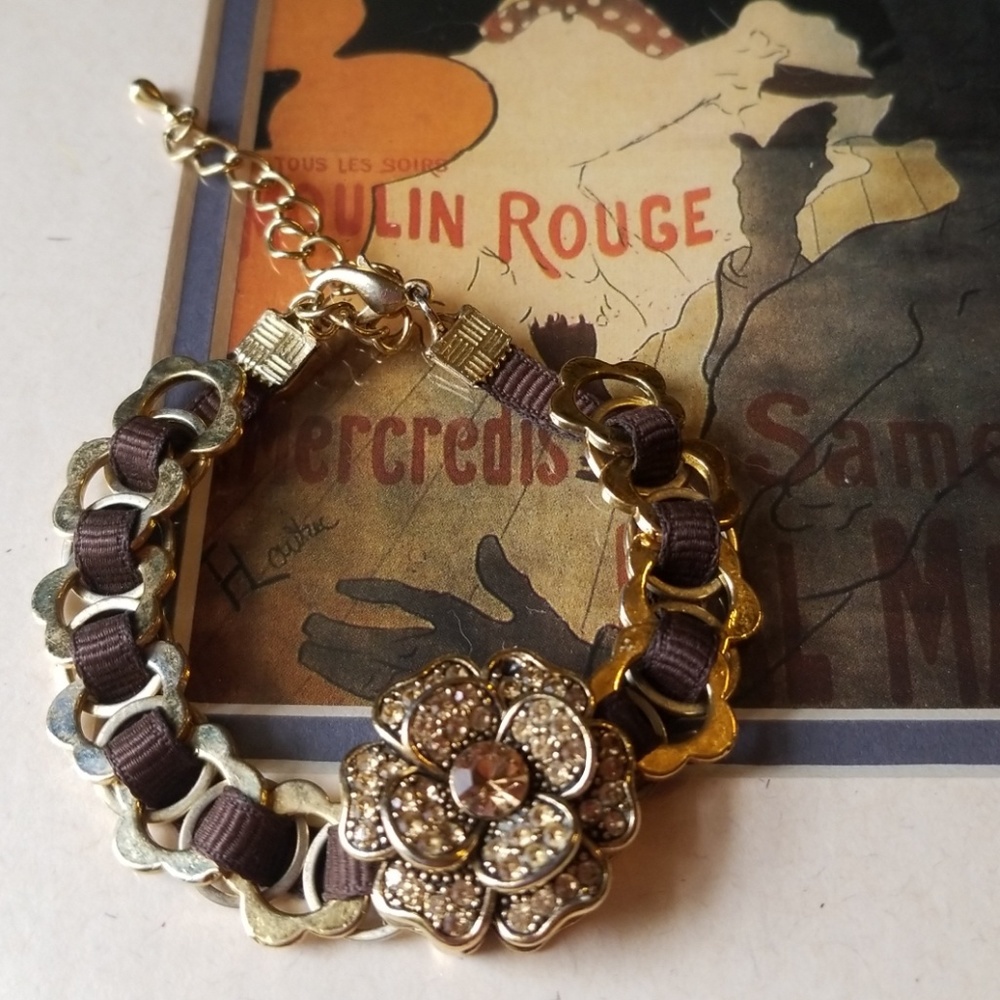 Rhinestone Flower Jewelry Set - Picture 6 of 8